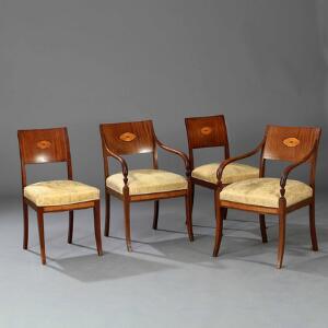 Et sæt på fire danske stole af mahogni, heraf to med armlæn, indlagt med vifte af lyst træ. Empire form, 19. årh.s slutning. 4