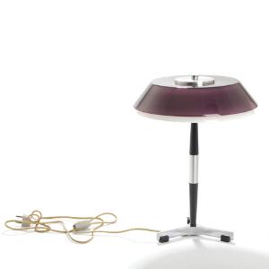 Jo Hammerborg Senior. Skrivebordslampe med forkromet fod, stamme af koksgrå metal og aluminium, skærme af lilla og opal glas. H. 45.