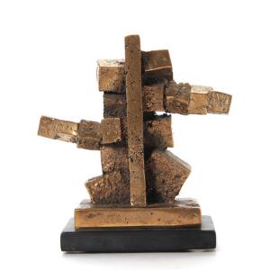 Svend Ritter Objekt. Usign. Figur af bronze på sortmalet base. H. eksl. base 13.