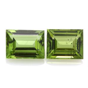 To uindfattede facetslebne peridoter på i alt ca. 5.36 ct. 2