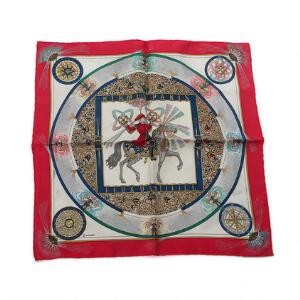 Hermés Lille kvadratisk silketørklæde med rød ramme og ryttermotiv. L. ca. 44 cm.