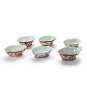 Seks kinesiske præsentationsskåle af porcelæn dekorerede i farver og med guld. 1920. årh. 18-19 cm. 6