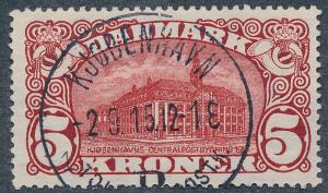 1915. 5 kr. Posthus, brunrød. Vm.IV. Med retvendt PRAGT-stempel KJØBENHAVN 2.9.15. To afkortede takker i syd.