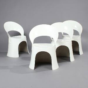 Nanna Ditzel Et sæt på fire stole af hvid glasfiber. Model OD5301. Udført hos Oddense Maskinsnedkeri. 4