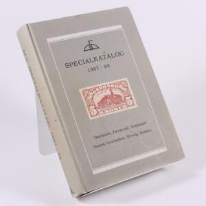 Litteratur. AFA Specialkatalog 1987-88. Indeholder stort specialafsnit Grønland. 592 sider.