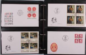 Danmark. FDC. 1948-1999. Samling i kasse med 12 album, alle med 4-blokke incl. bl.a. 25 kr. Rigsvåben. Se fotoudsnit