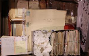 Europa. Stor kasse med bl.a. mange engelske FDC fra 1980-90erne, diverse gamle breve og postkort, julemærker og andet