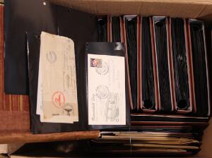 Danmark m.v. Stor kasse med samling FDC frem til 2003 i mange album samt flere indstiksbøger med diverse mærker, lidt breve osv.