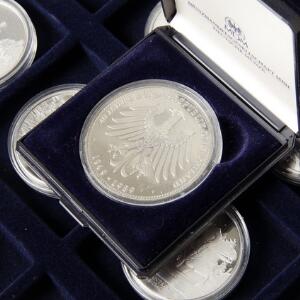 Medailler Ag, Danmarks Historie, 12 stk. samt 1 stk. div., i alt 13 stk. i kasse fra Mønthuset Danmark