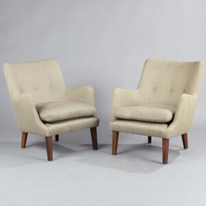 Arne Vodder Et par lænestole med ben af palisander, sider, ryg samt løse hynder med grå-brunt stof. Udført hos Ivan Schlechter. 2