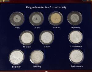 Originalmønter fra 2. verdenskrig, bl.a. fra USA, Tyskland, England, i smuk æske fra Mønthuset Danmark