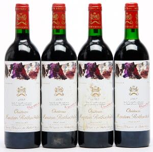 4 bts. Château Mouton Rothschild, Pauillac. 1. Cru Classé 1992 A-AB bn.