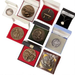 Lille lot medailler m.m. i sølv og bronze, bl.a. Siriusmedaljen 1950.-1975, Ag, 50 mm, 79,4 g, i alt 9 stk.
