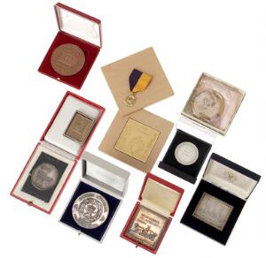 Lille lot medailler m.m. med relation til filatelistiske udstillinger og alle tildelt Karlo Lindskog flere med indgraveret navn, bl.a. Danmark-Medaillen