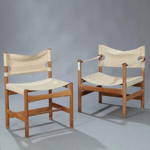 Børge Mogensen Armstol samt sidestol med stel af patineret eg. Sæde, ryg samt armlæn af lyst kanvas. Model 2221 og 3251. 2