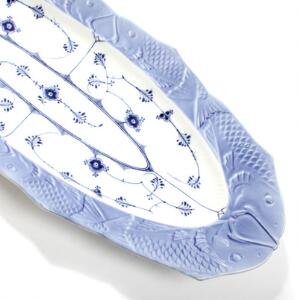 Musselmalet Riflet. Fiskefad af porcelæn, Kgl. P., dekoreret i underglasur blå, modelleret fane. Nr. 183001. L. 61.