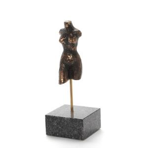 Janus Gunder Kvindetorso. Sign. JG, 512. Figur af bronze på sokkel af granit. H. inkl. sokkel 27.