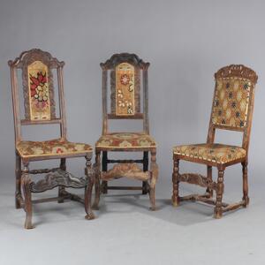 Et par renæssance stole af rigt udskåret træ samt en enkelt stol udskåret med gennembrudt kongekrone. 17.-18. årh. 3