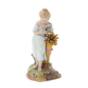 Sommer figur af porcelæn, dekoreret i overglasurfarver. Royal Copenhagen. 19. årh. H. 20 cm.