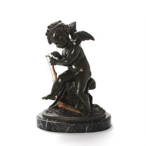 Charles Gabriel Sauvage Lemire, efter Figur af forgyldt og patineret bronze i form af Amor som reparerer sin bue, sign Lemire.  H. 29 cm.