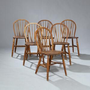 Et sæt på seks Windsor stole af forskellig slags træ. 20. årh. 6