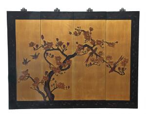 Kinesisk fire-fløjet koromandelskærm af træ dekoreret i farver og med guld. 20. årh. Hver skærm 122 x 40 cm. 4