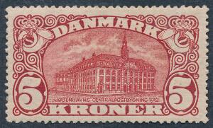 1915. 5 kr. Posthus, brunrød. Vm.IV. Perfekt centreret ubrugt eksemplar. AFA 3000