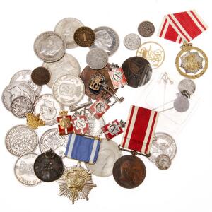 Erindringsmønter 1903 - 1968, 11 stk. pudsede, mønter og medailler Danmark og udland bl.a. kongemærker 5 stk. inkl. 1 stk. guld m.m.