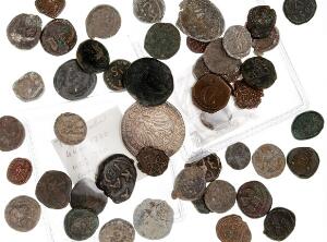 Trankebar, samling af kas, 2 og 4 kas samt blykas mønter fra diverse konger, i alt 46 stk. i blandet kvalitet med enkelte bedre samt tysk, 4 Kreuzer 1630