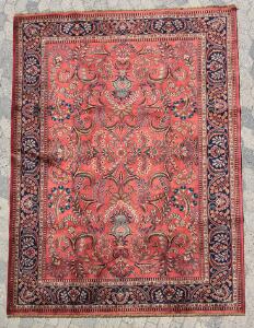 Klassisk Sarouk design, Indien. Blomster og bladværk på rød bund. God kvalitet. Ca. 2000. 202 x 285.