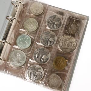 Samling danske og udenlandske mønter og medailler inkl. 10 kr 1874 sølvmønter - og medailler engelske medailler 1. verdenskrig i album