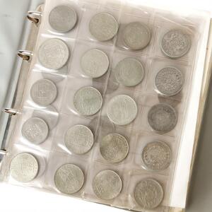 Sverige, album med samling af hovedsagelig årgangsmønter med mange i sølv samt diverse ældre skillingsmønter med enkelte i bedre stand