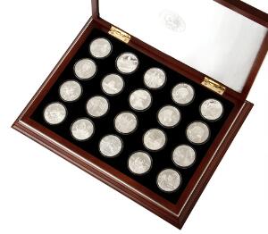 The Millennia Silver Coin Collection i trææske fra The Franklin Mint bestående af i alt 20 stk. 50 Dollars mønter fra Cook Islands, Ag, 418,8 g 9251000