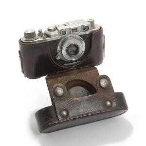 Russisk kopi af Leica I crom kamera. 1930erne. Medfølgende taske.