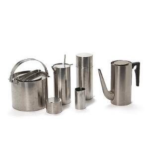 Arne Jacobsen Cylinda Line. En samling serveringsdele af rustfrit stål. Udført hos Stelton. 6