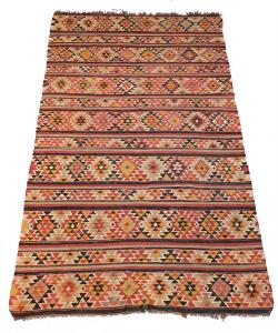 Semiantikt Shirvan Kelim tæppe, design prydet med gentagelsesmønster på rødlig bund. Kaukasus. 20. årh.s begyndelse. 300 x 166.