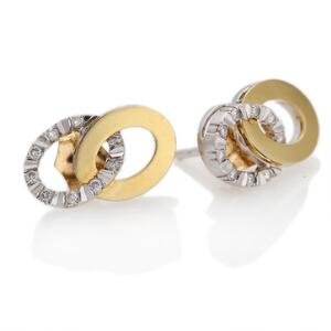 Diamantørestikker af 18 kt. guld- og hvidguld hver prydet med brillantslebne diamanter. L. ca. 1,5 cm. 2