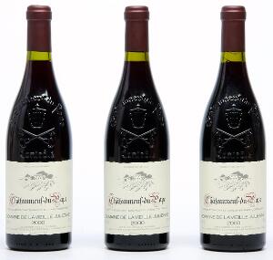 6 bts. Chateauneuf du Pape, Domaine de la Vieille Julienne 2000 A hfin.