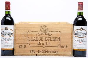 12 bts. Château Chasse-Spleen, Moulis-En-Medoc 1982 A hfin. Owc.