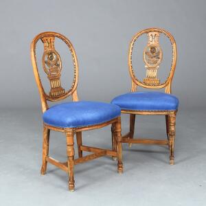 Et par danske Louis XVI stole af delvist forgyldt bøgetræ. Fransk inspireret model. 18. årh.s slutning. 2