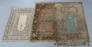 Tre antikke Anatolske tæpper. To bedetæpper. 126 x 158. 180 x 128silke. 182 X 131silke. 1890-1920.3
