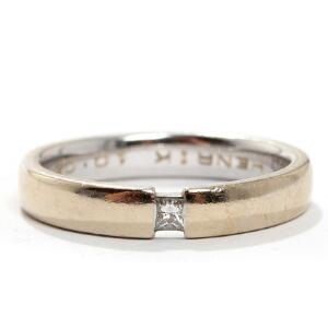 Diamantring af 18 kt. hvidguld, prydet med prinsessesleben diamant. Vægt 4,6 gr. Str. 54. 2006.