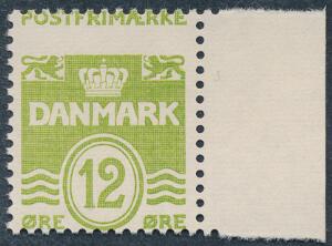 1952. Bølgelinie, 12 øre, lysgrøn. STÆRKT FEJLPERFORERET Så Postfrimærke står foroven på mærket. Postfrisk