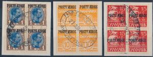 1922-1936. 3 bedre stemplede 4-BLOKKE, bl.a. 1 kr. Chr.X, brunblå i TYPE I. AFA 3440