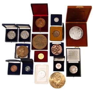Samling udenlandske medailler, flere med relation til møntdirektørkonferrencer, enkelte tildelt Vagn Sørensen 1971-1978, i alt 16 stk.