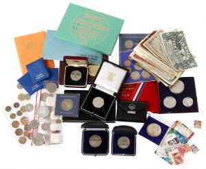 Samling udenlandske mønter, møntsæt og sedler, en del tyske 5, 10 DM i sølv
