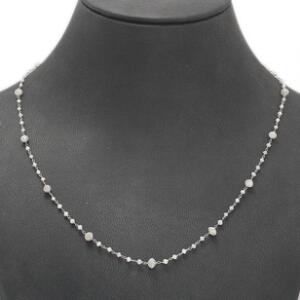 Diamanthalskæde af 18 kt. hvidguld prydet med brioletteslebne diamanter på i alt ca. 11.30 ct. L. ca. 45 cm.