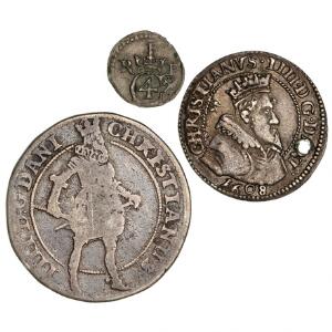 Christian IV, 1 skilling 1621, H 119D, 8 skilling 1608, H 93A m. hul samt krone 1624, H 127, i alt 3 stk.