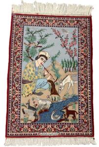 Sign. Isfahan figuraltæppe, silke på silkekæde, prydet med fløjtespillende ung mand og dyr ved vandløb. Persien. 20. årh.s slutning. 109 x 72.