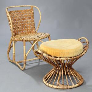 Dansk møbeldesign En stol samt en skammel af formbøjet, flettet bambus. 1940-50erne. 2